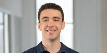 Fizz built a social media app for college students. Now it wants to graduate.