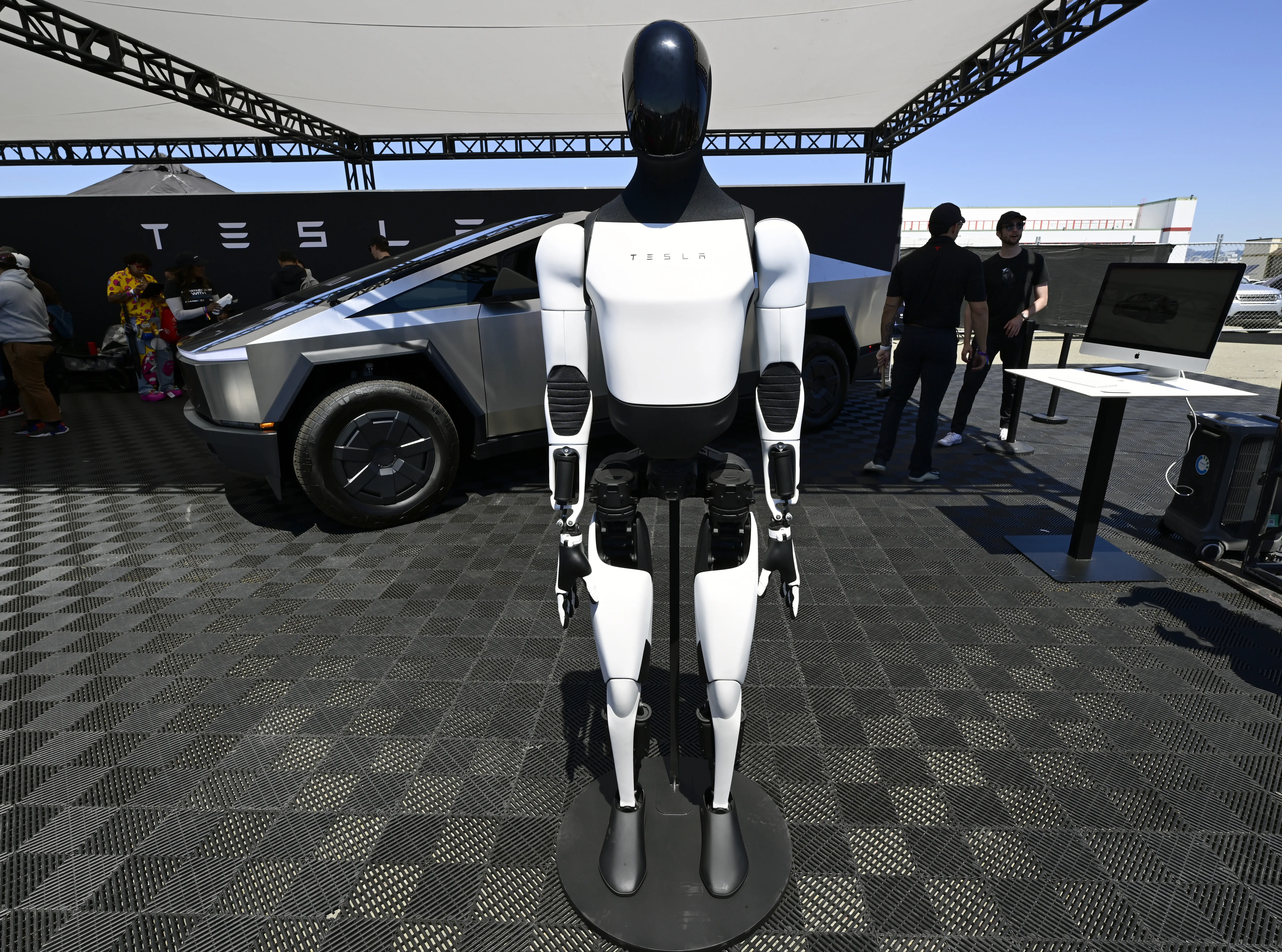 Tesla's Optimus humanoid