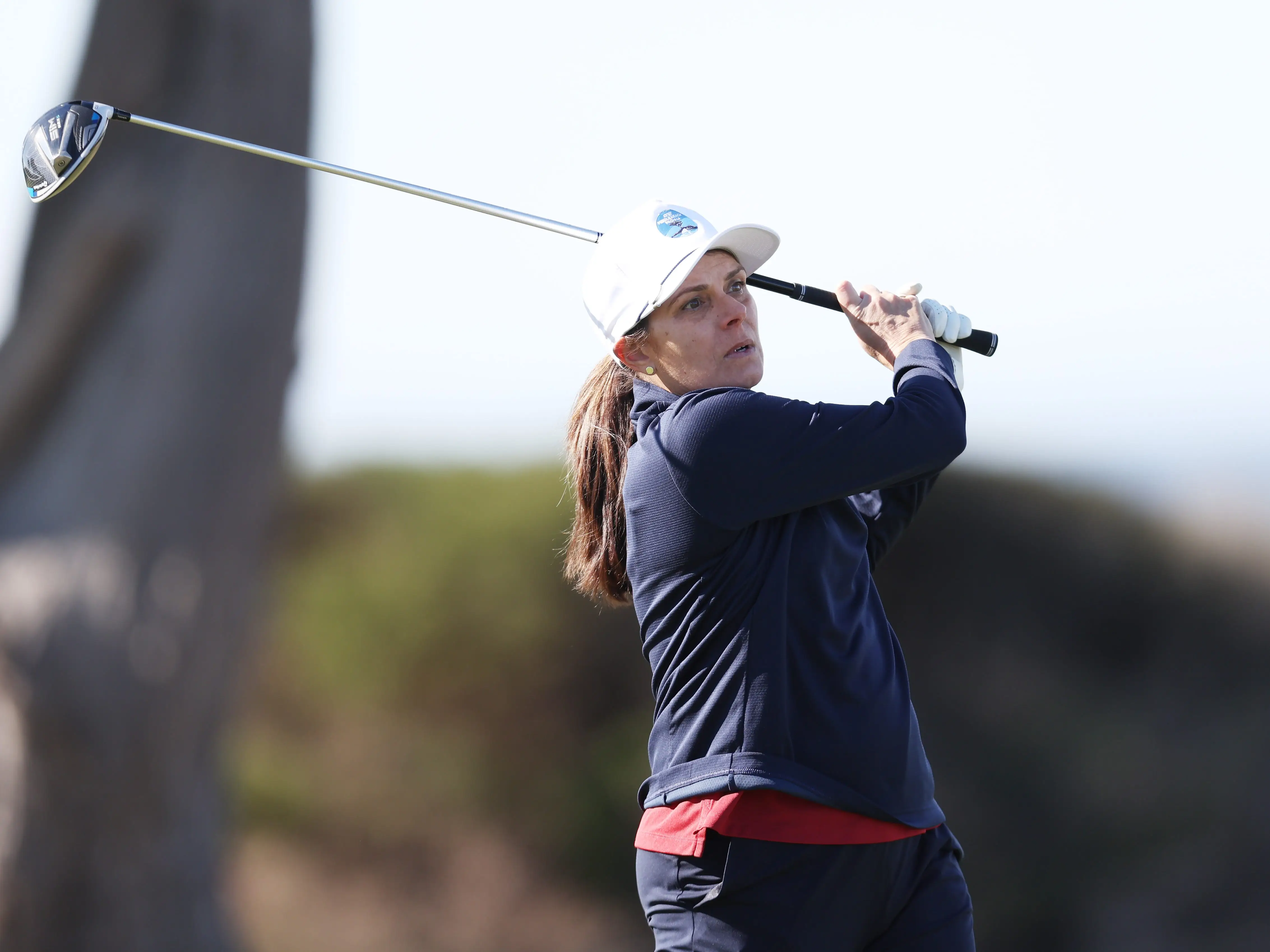 soccer star Mia Hamm playing golf