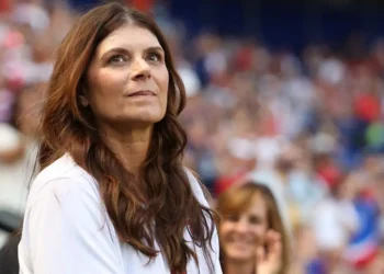 Soccer legend Mia Hamm has a 3-step longevity routine to stay strong and agile in her 50s
