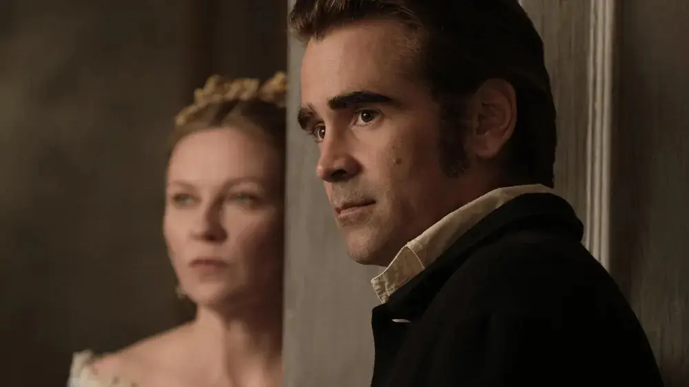 Kirsten Dunst and Colin Farrell by a doorway in The Beguiled movie
