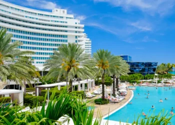 I spent $900 for a night at Miami Beach’s Fontainebleau. The luxury stay was worth the price tag.