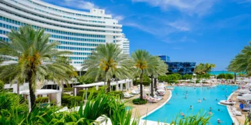 I spent $900 for a night at Miami Beach’s Fontainebleau. The luxury stay was worth the price tag.