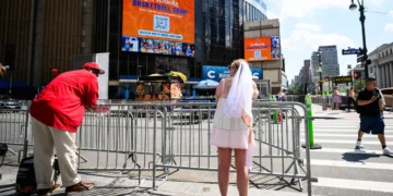 It’s a cruel summer heatwave: Taylor Swift and Travis Kelce wedding attracts small crowds as NYC temps spike