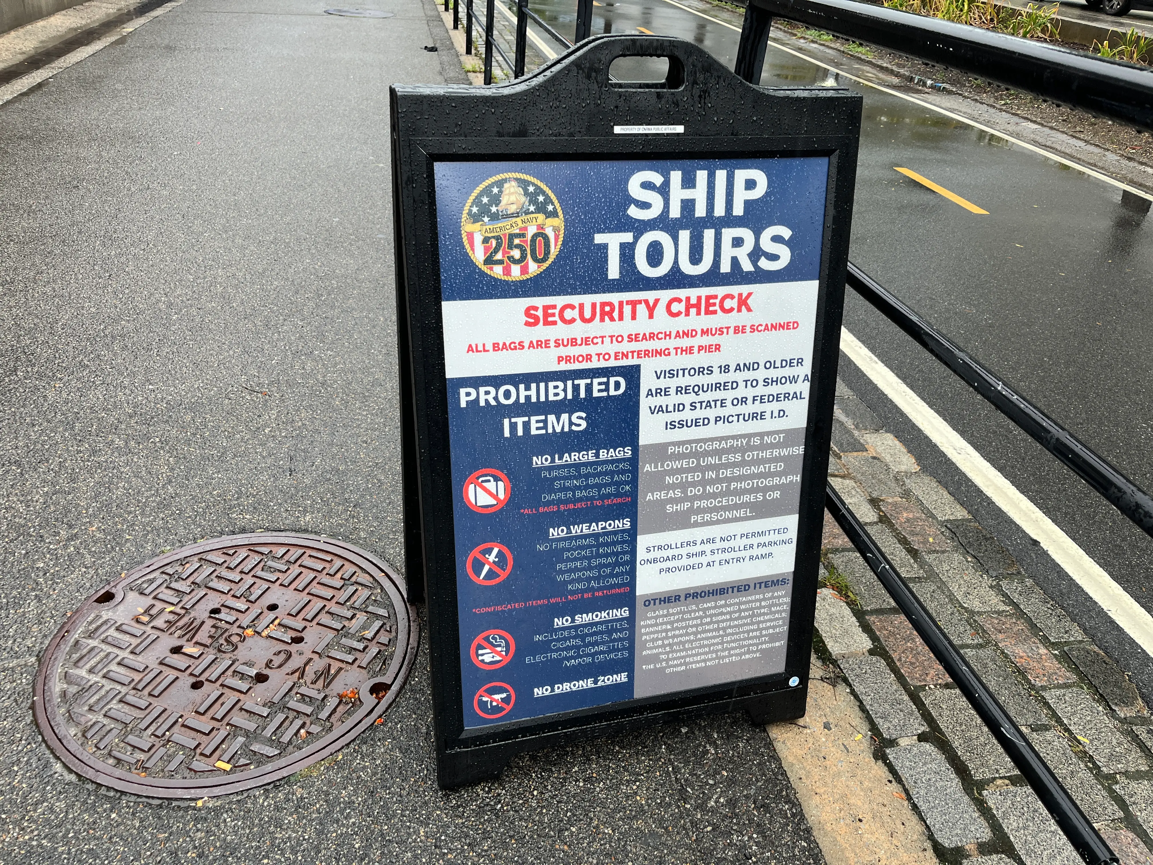 A sign leading to ship tours at Sail4th 250.