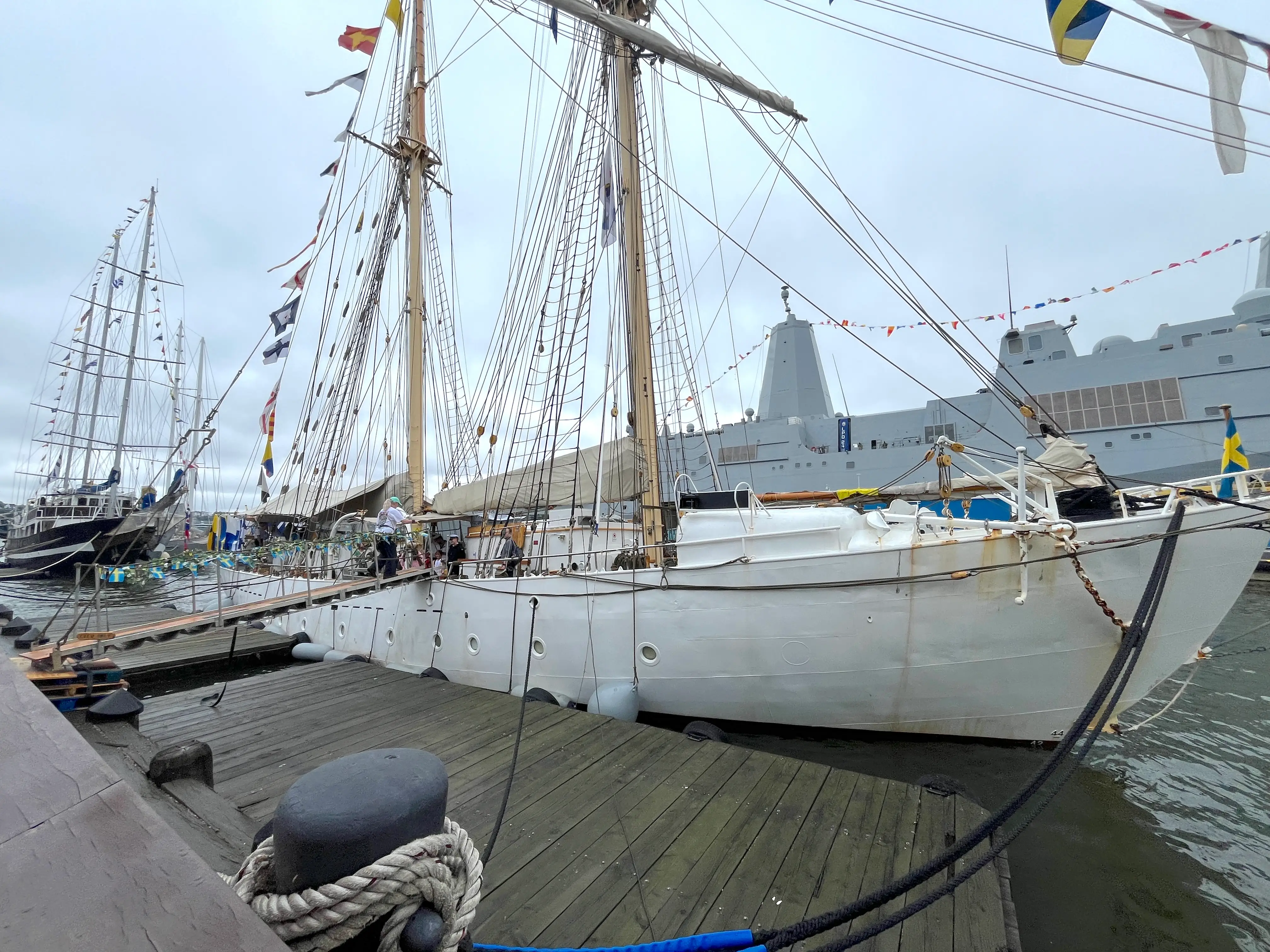 HMS Gladan.