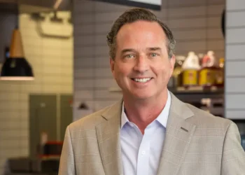 Chipotle’s COO uses team dinners to spot potential leaders. These are the 4 qualities he looks for.