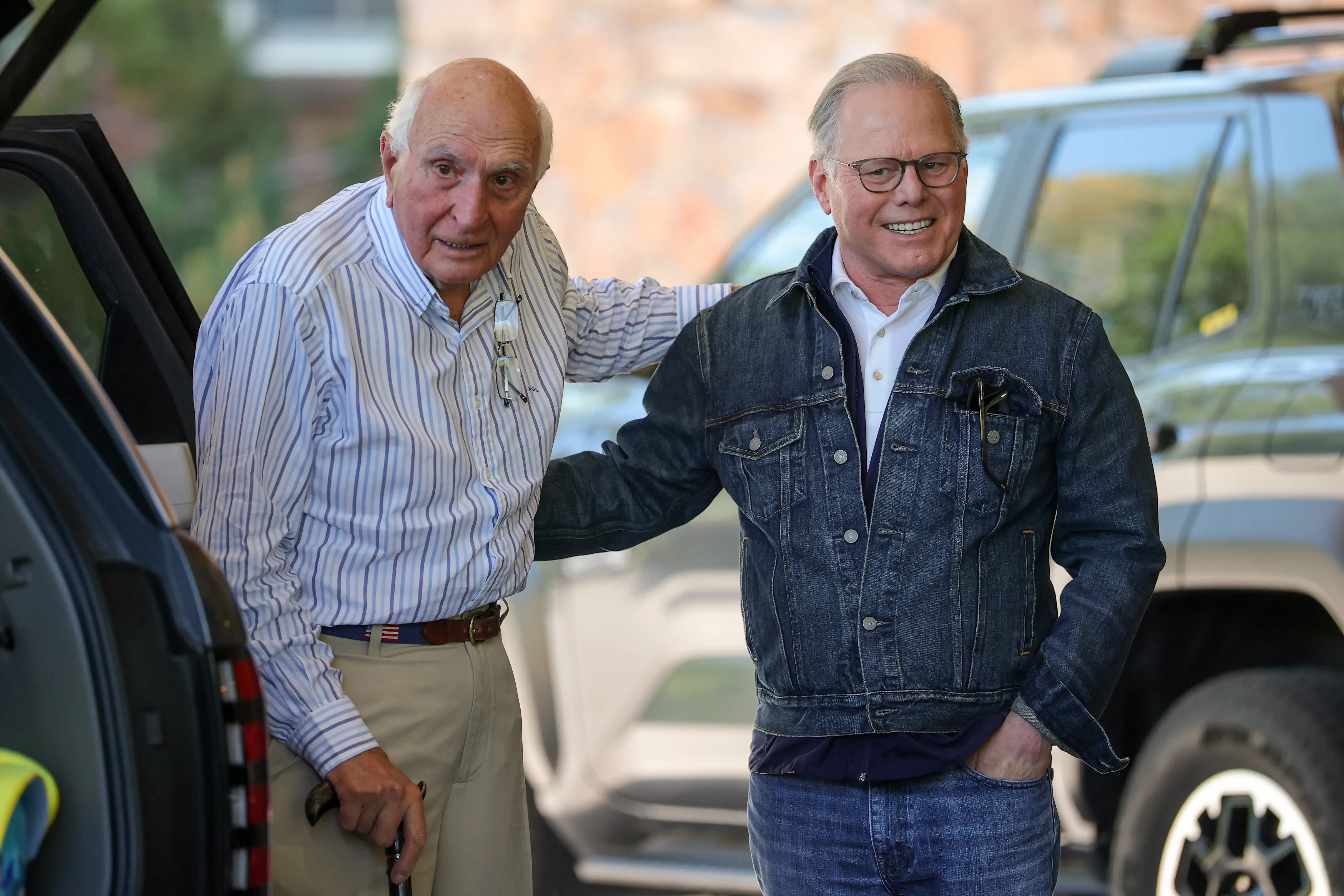 Co-founder of Home Depot Ken Langone (L)