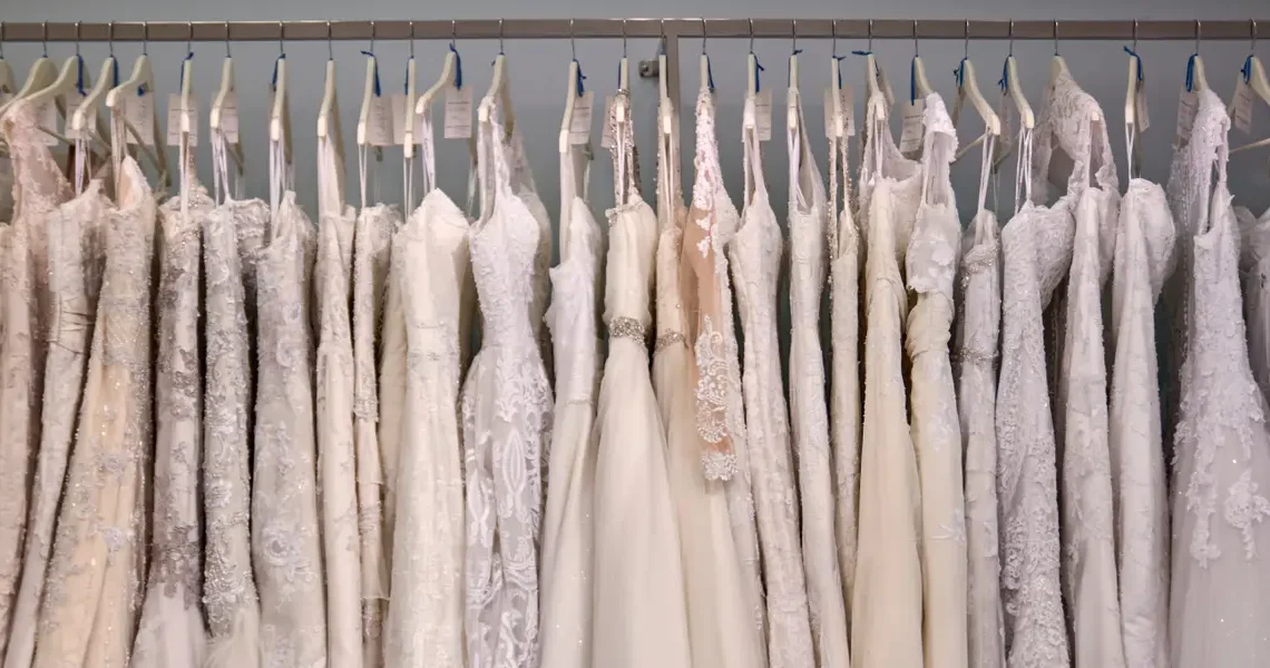 I worked at a bridal salon for 7 years. Here are 6 big mistakes I saw brides make when buying a wedding dress.