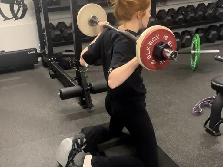 Ellie Bamber working out