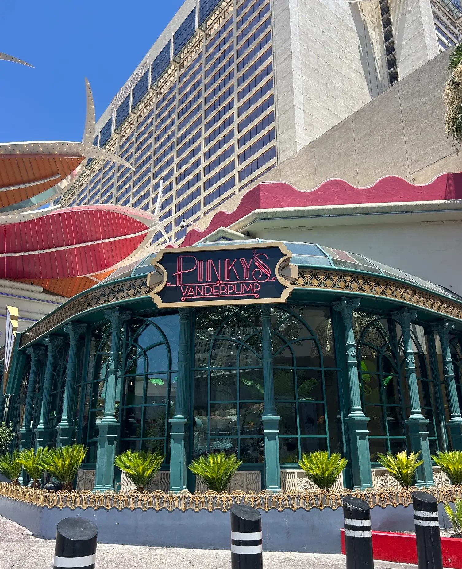 Pinky's by Vanderpump restaurant