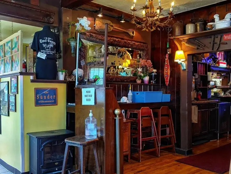Ye Olde Trail Tavern interior