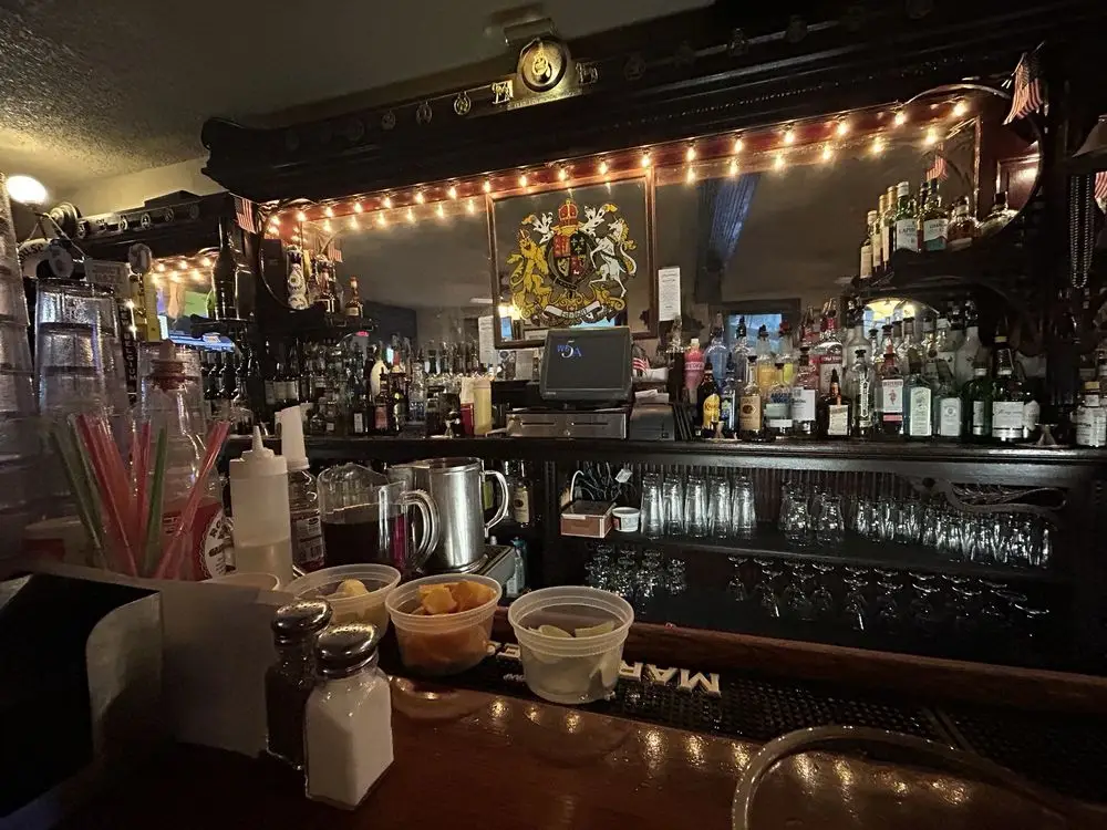 The King George II Inn interior bar.