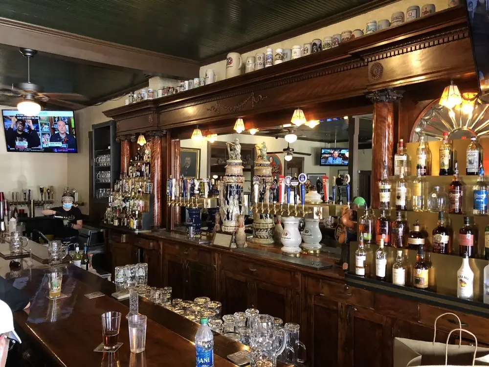 Scholz Garten interior bar