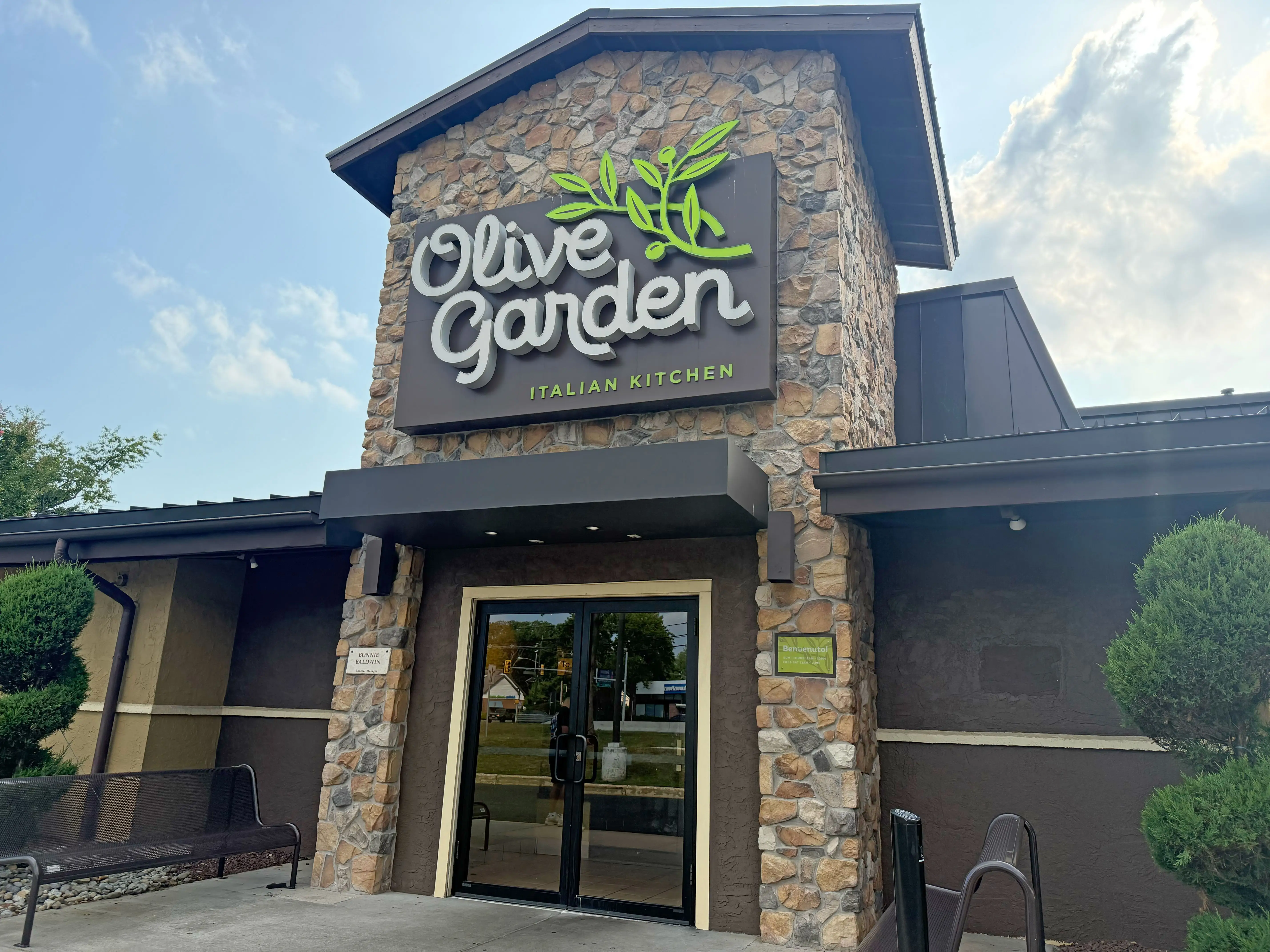 The exterior of an Olive Garden restaurant.