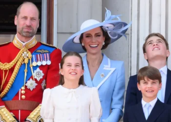 22 candid photos of Prince William, Kate Middleton, and their children over the years