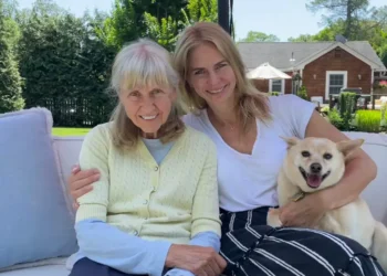 I promised to care for my mom with Alzheimer’s. I’m building a tiny home in our yard instead of choosing a care facility.