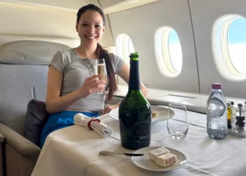 I spent 10 hours in Air France’s most exclusive first class. My flight was so good I felt like I was on a private plane.