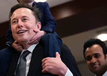 Elon Musk puts $5 million behind Vivek Ramaswamy’s run for governor after their abrupt DOGE split