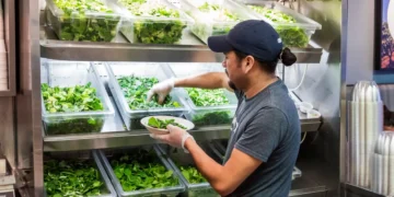 Taco Bell and other major chains are taking a hit from the cyclospora outbreak, early foot traffic data shows