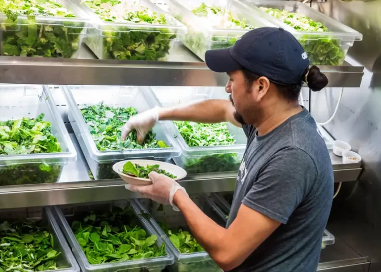 Taco Bell and other major chains are taking a hit from the cyclospora outbreak, early foot traffic data shows