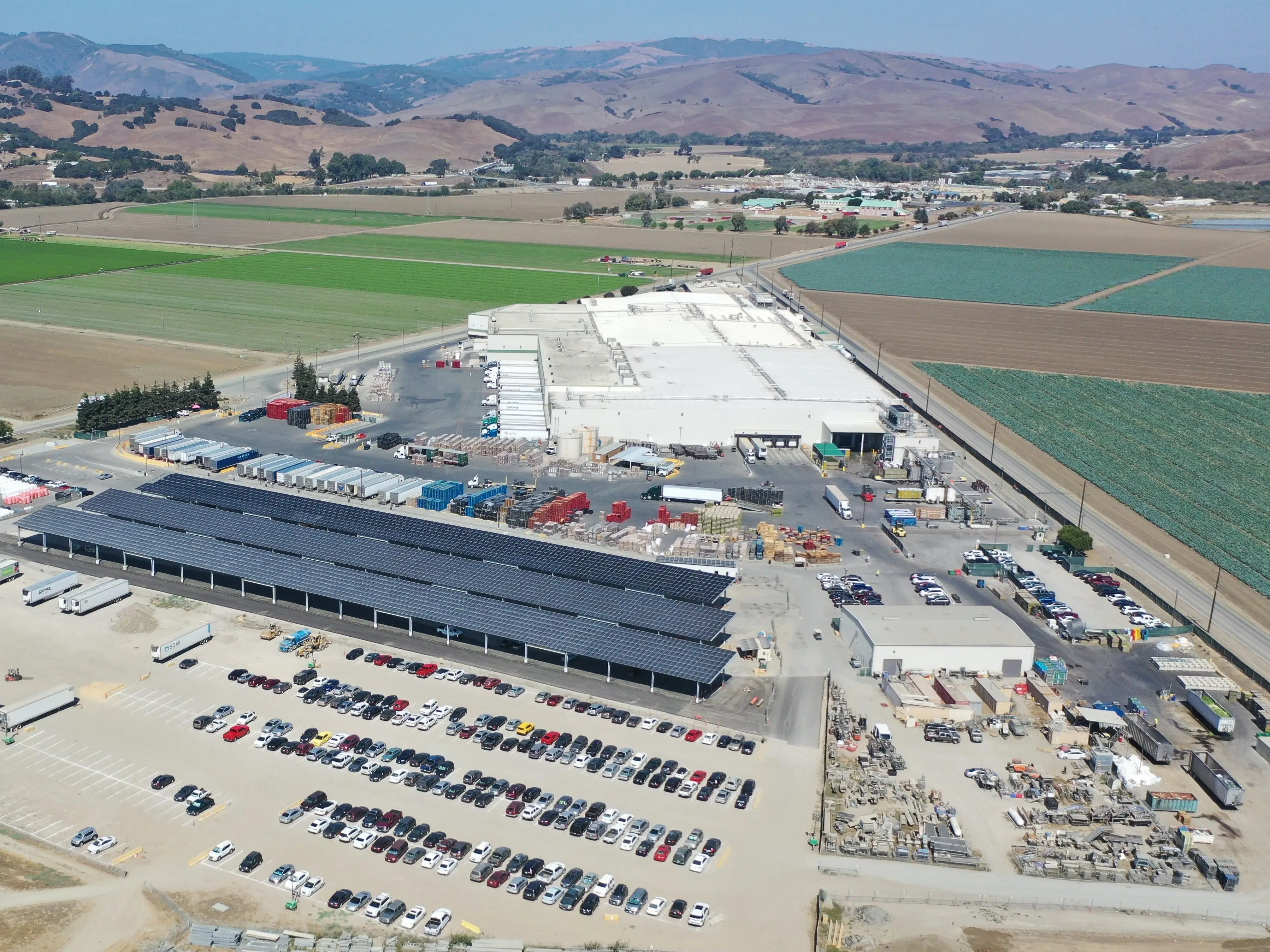 Taylor Farms is completing the installation 2MW of solar power at its facility in San Juan Bautista, California, which will be combined with 6MW of fuel cells from Bloom Energy and a 2MW/4MWh battery into a microgrid designed to power the entire 450,000 sq. ft. facility.