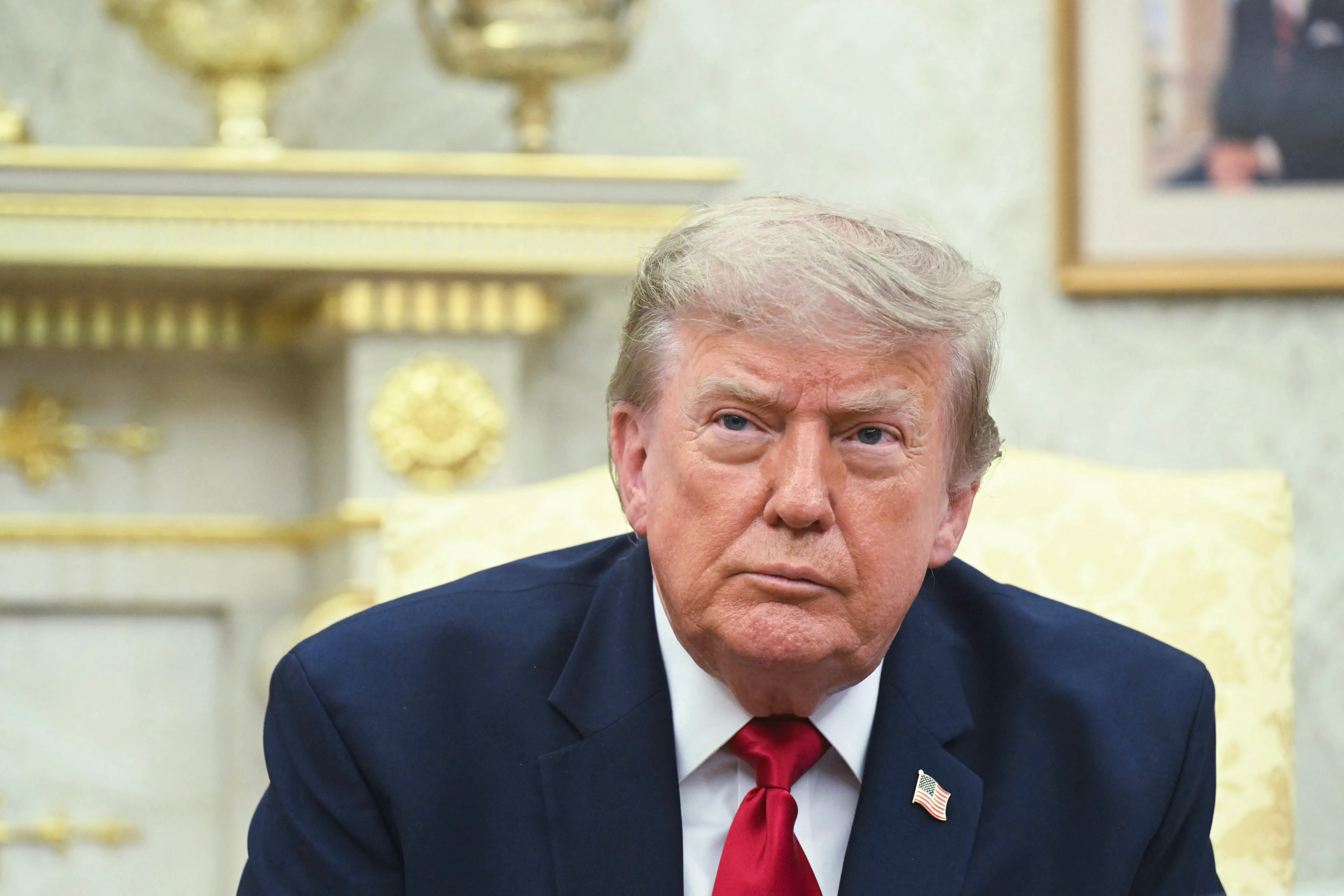 Trump in oval office