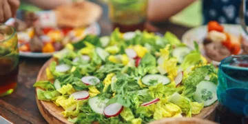 Missing your summer salads? Here’s when experts think it’s safer to eat leafy greens again.