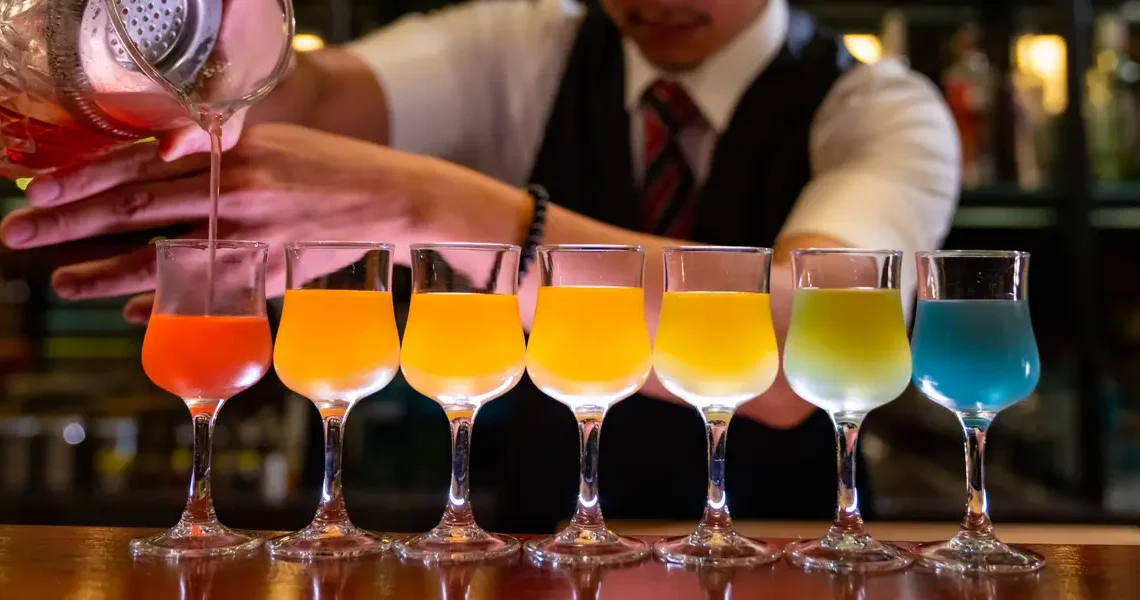 I’ve been a bartender for over a decade. Here are 10 things I wish customers would stop doing.