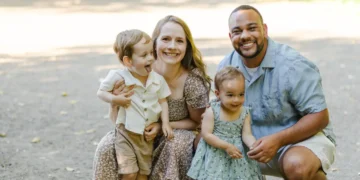 A millennial retired early by investing in real estate and one index fund. He explains why he likes owning both assets.