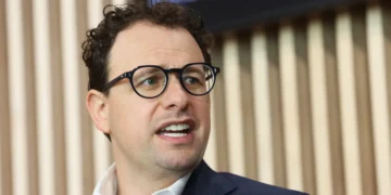 Anthropic is heating up the midterm proxy war over AI regulation