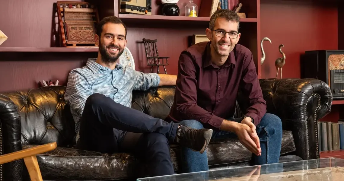 Founders who sold their startup to Cisco raise $34 million to kill IT tickets. Read their new AI startup’s pitch deck.