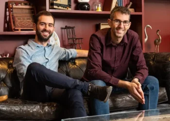 Founders who sold their startup to Cisco raise $34 million to kill IT tickets. Read their new AI startup’s pitch deck.