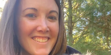 I racked up $40,000 in credit card debt and kept it a secret from everyone. At 40, I had to move in with my parents to pay it down.