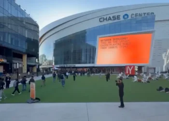 Y Combinator turned a sports arena into AI’s biggest pep rally