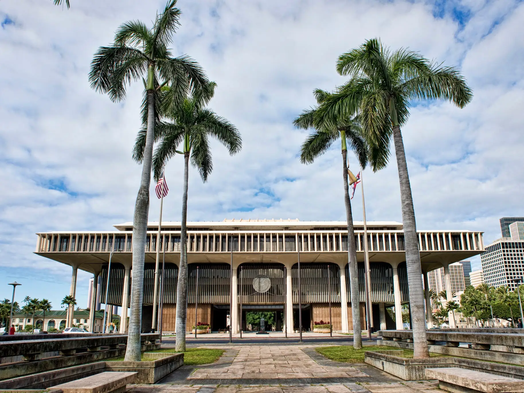 State capitol building behind palm trees in Honolulu, Hawaii.