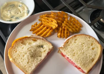 I tried Ina Garten’s tomato sandwich recipe — and found it to be the perfect easy summer lunch