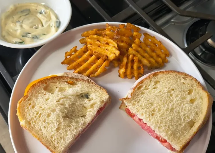 I tried Ina Garten’s tomato sandwich recipe — and found it to be the perfect easy summer lunch