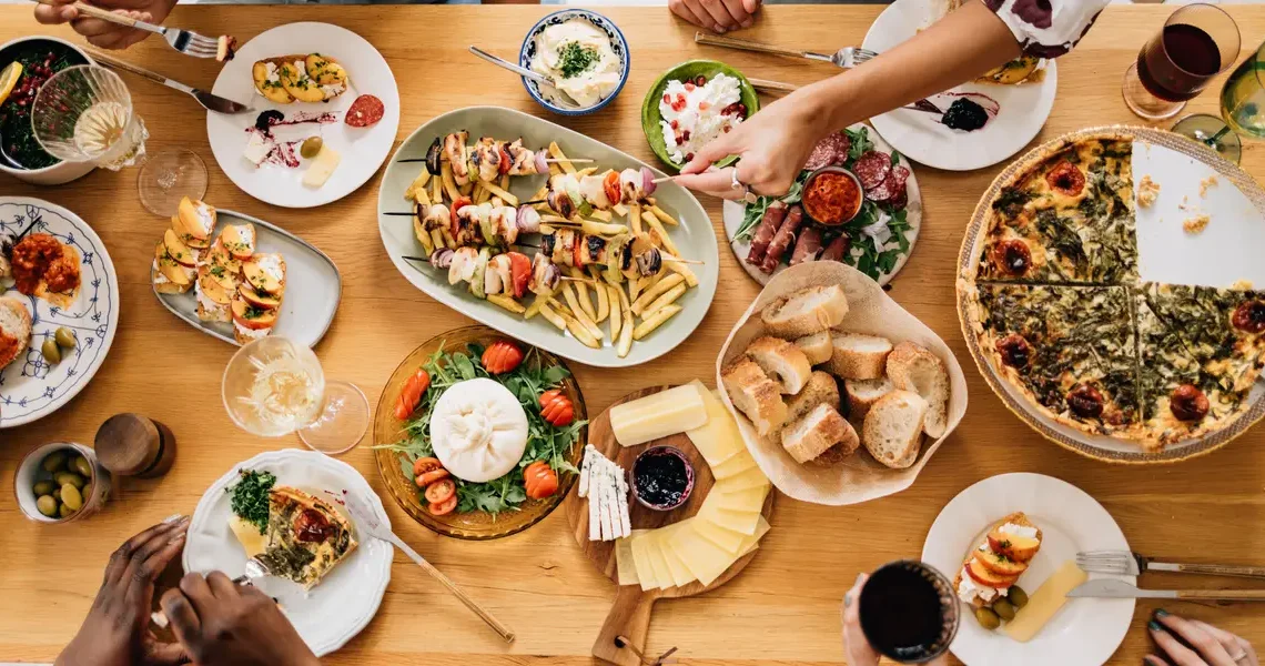 My friends want to eat out every day, but I can’t afford it. Do I have to choose between going broke and losing my friends?