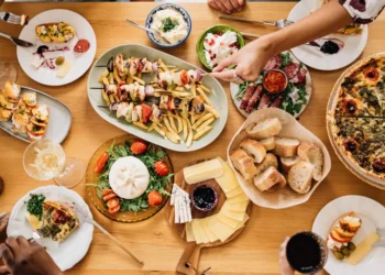 My friends want to eat out every day, but I can’t afford it. Do I have to choose between going broke and losing my friends?