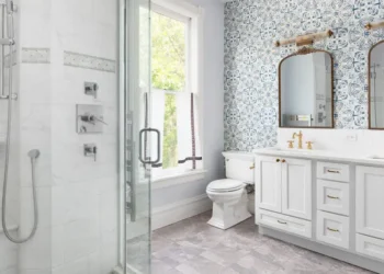 11 things to get rid of in your bathroom, according to interior designers