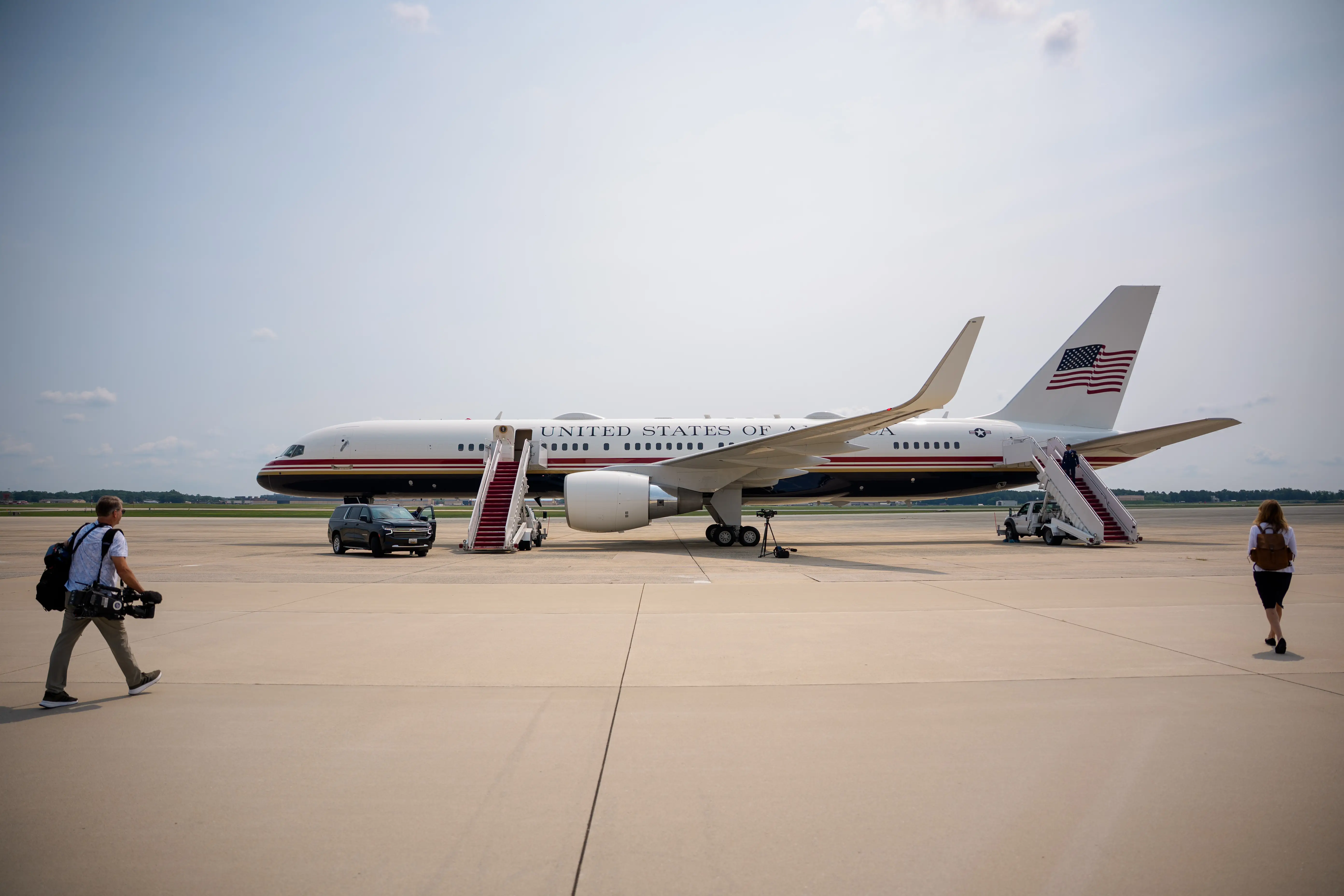 A C-32 plane with Trump's new paint colors.