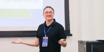 A Spanish professor struggled to save money in the US. Moving abroad helped him reach Lean FI at 47.