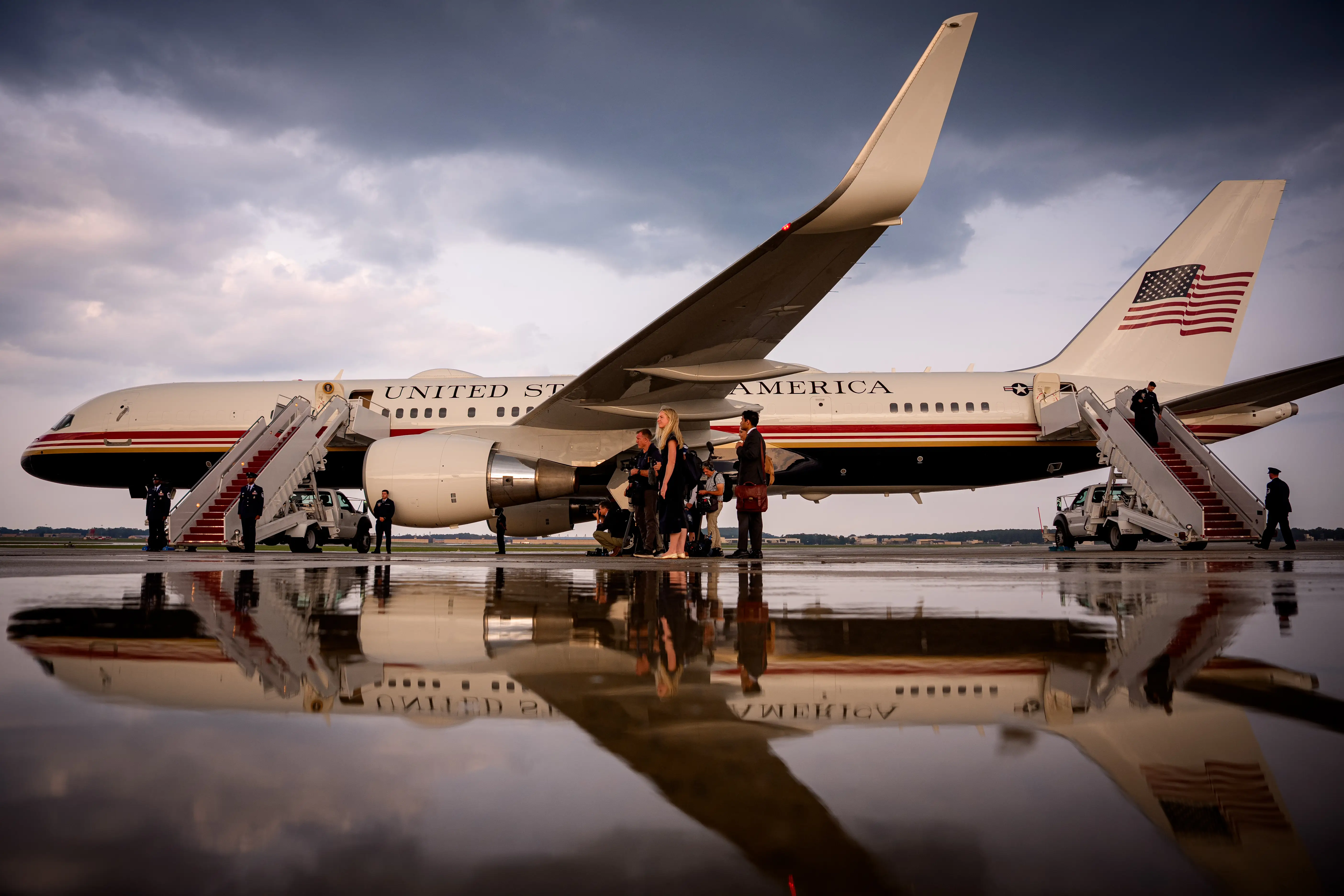 Air Force One, A C-32.