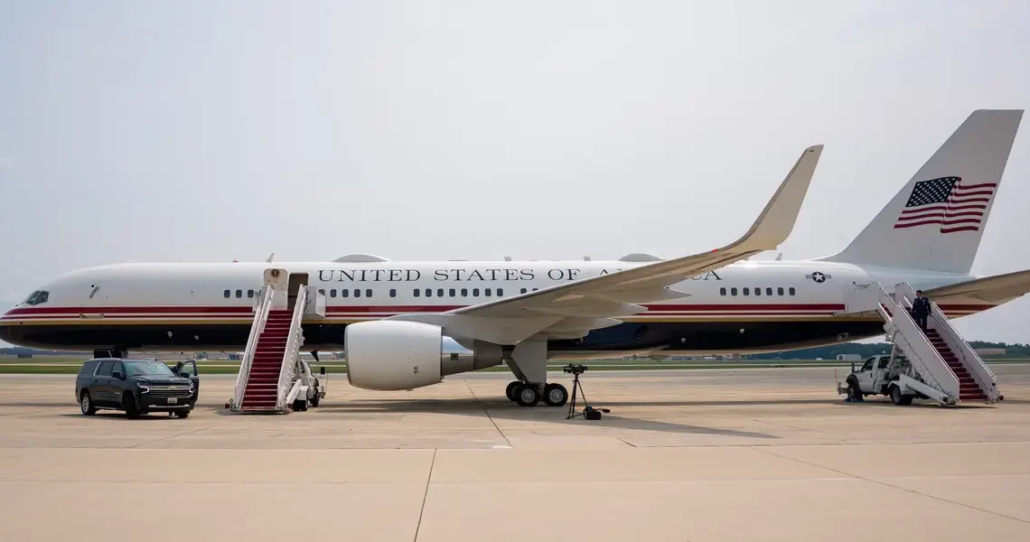 Another presidential plane just got Trump’s signature makeover. Take a look inside the C-32 jet used as Air Force Two.
