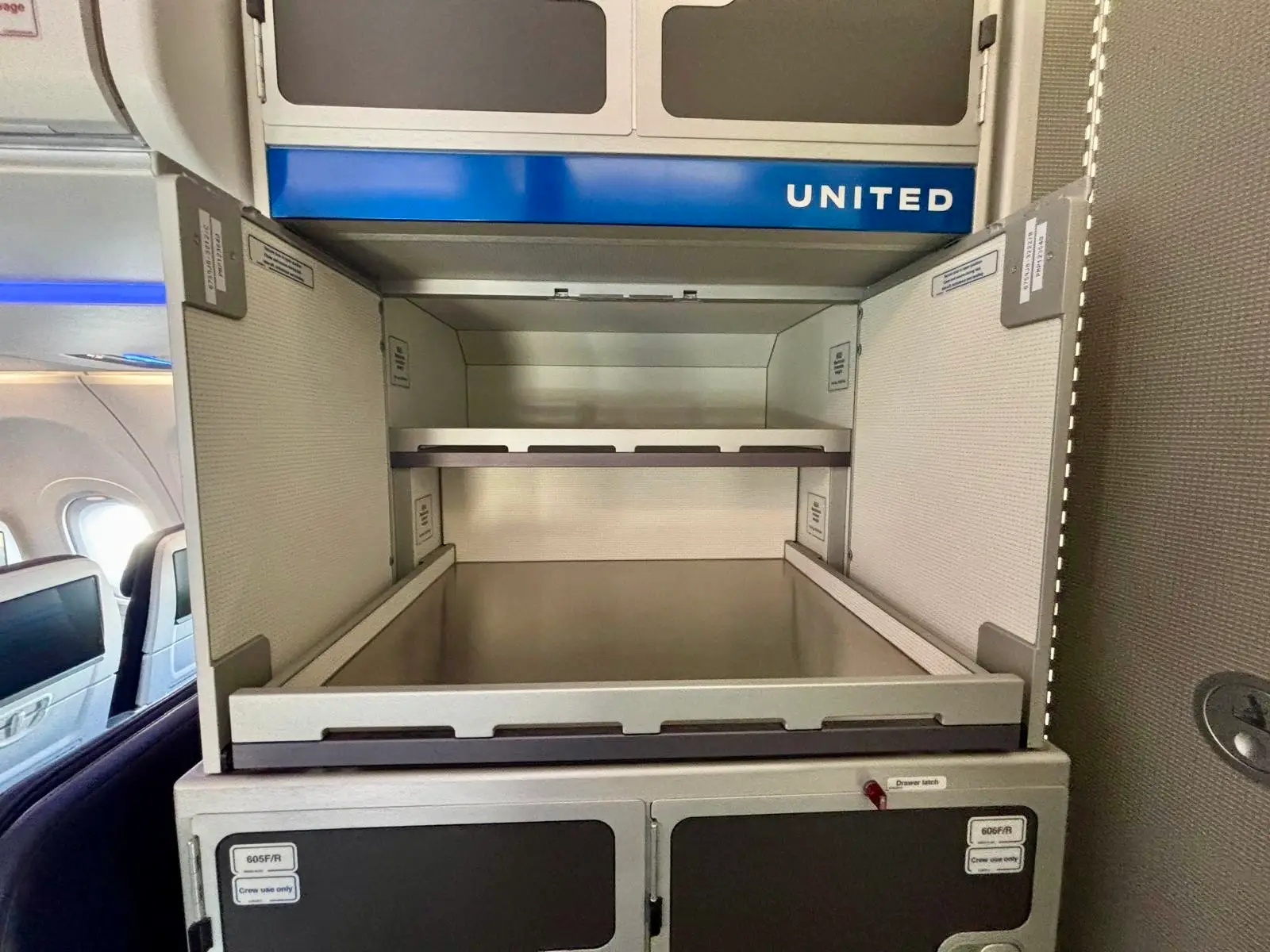 The walk-up snack station with United branding but empty.