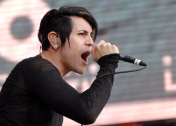 This 2000s Emo Frontman Recalled Absurd ‘Advice’ That Has Us Wondering if Record Labels Were Ever Useful