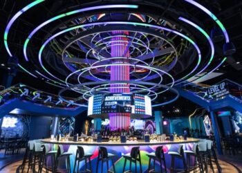 Panera founder and Cava chairman Ron Shaich bets $100 million on Level99, bringing his restaurant industry playbook to entertainment