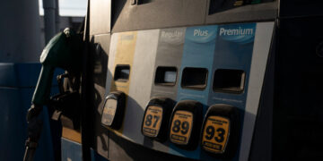 U.S. Average Gas Price Returns to $4 a Gallon as Iran Crisis Escalates