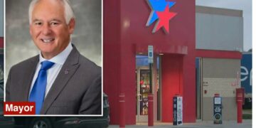 Winner of historic $1.82B Powerball jackpot revealed as Arkansas mayor’s little brother